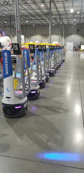 Locus Robots lined up inside a Ҵýƽ DC.